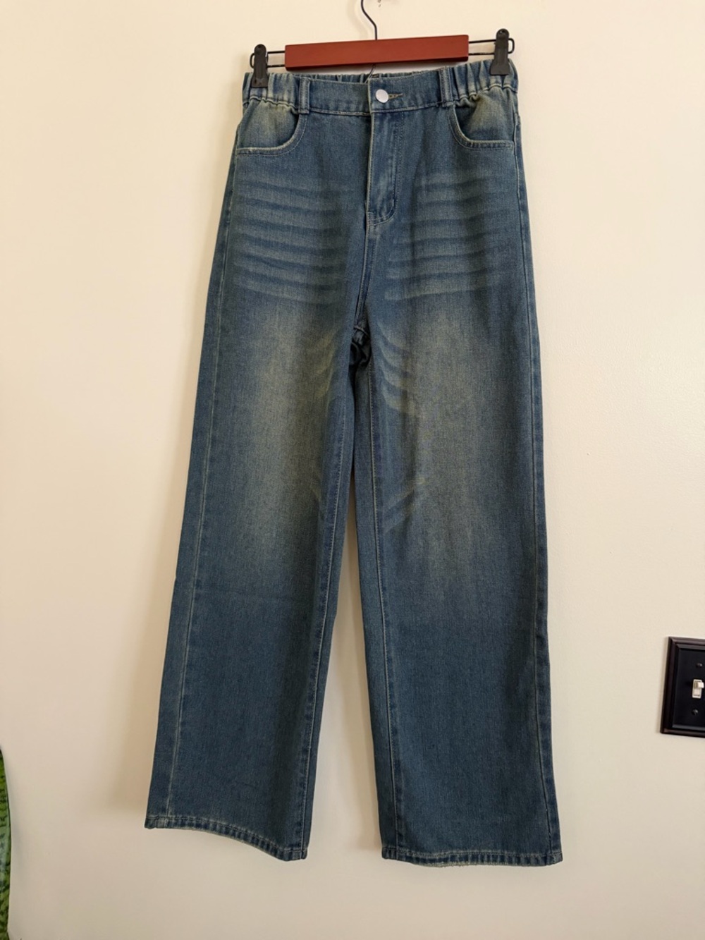 Wide Leg High-Rise Women’s Jeans in Blue - Picture 3 of 14